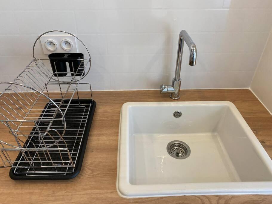 Superbe Appartement Climatise Avec Patio Montpellier Kültér fotó